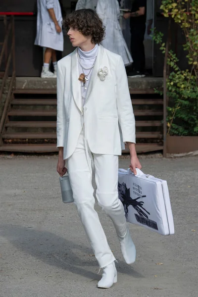 Look 14